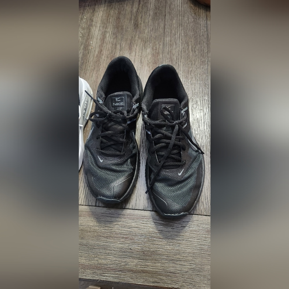 Black Nike Mens Sz 9